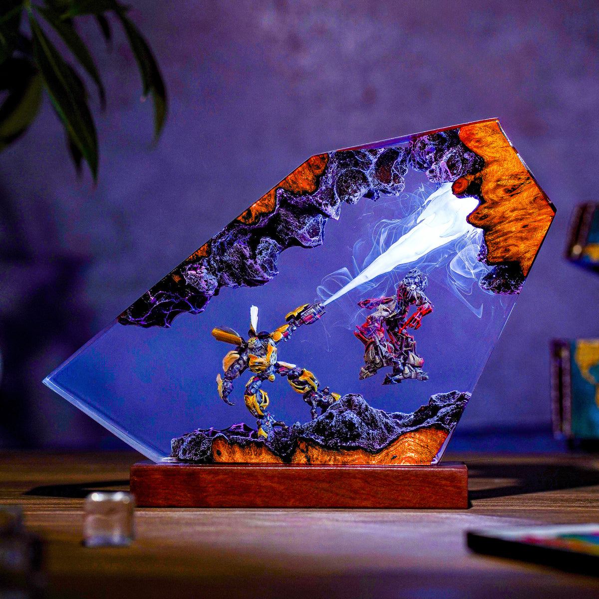 Bumblebee Battle Resin Lamp