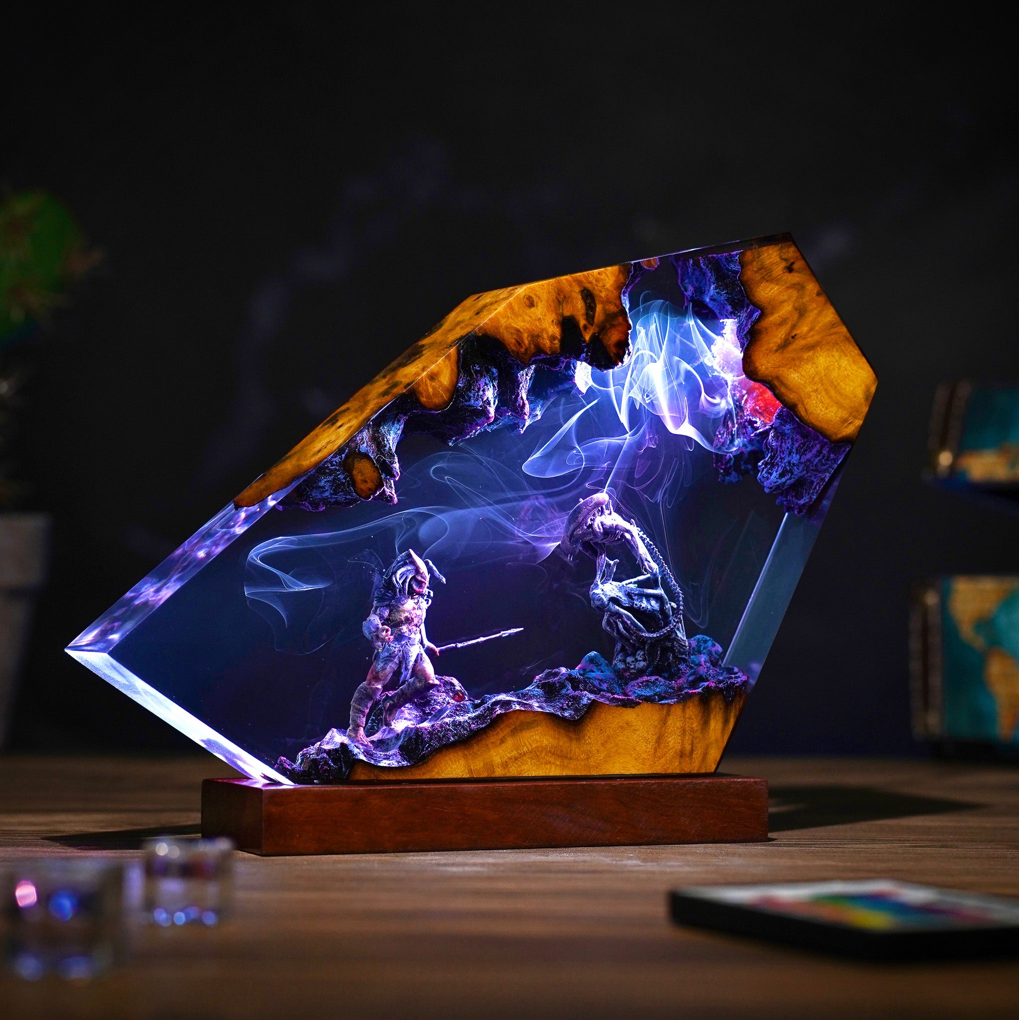 Predator vs Xenomorph Resin Lamp