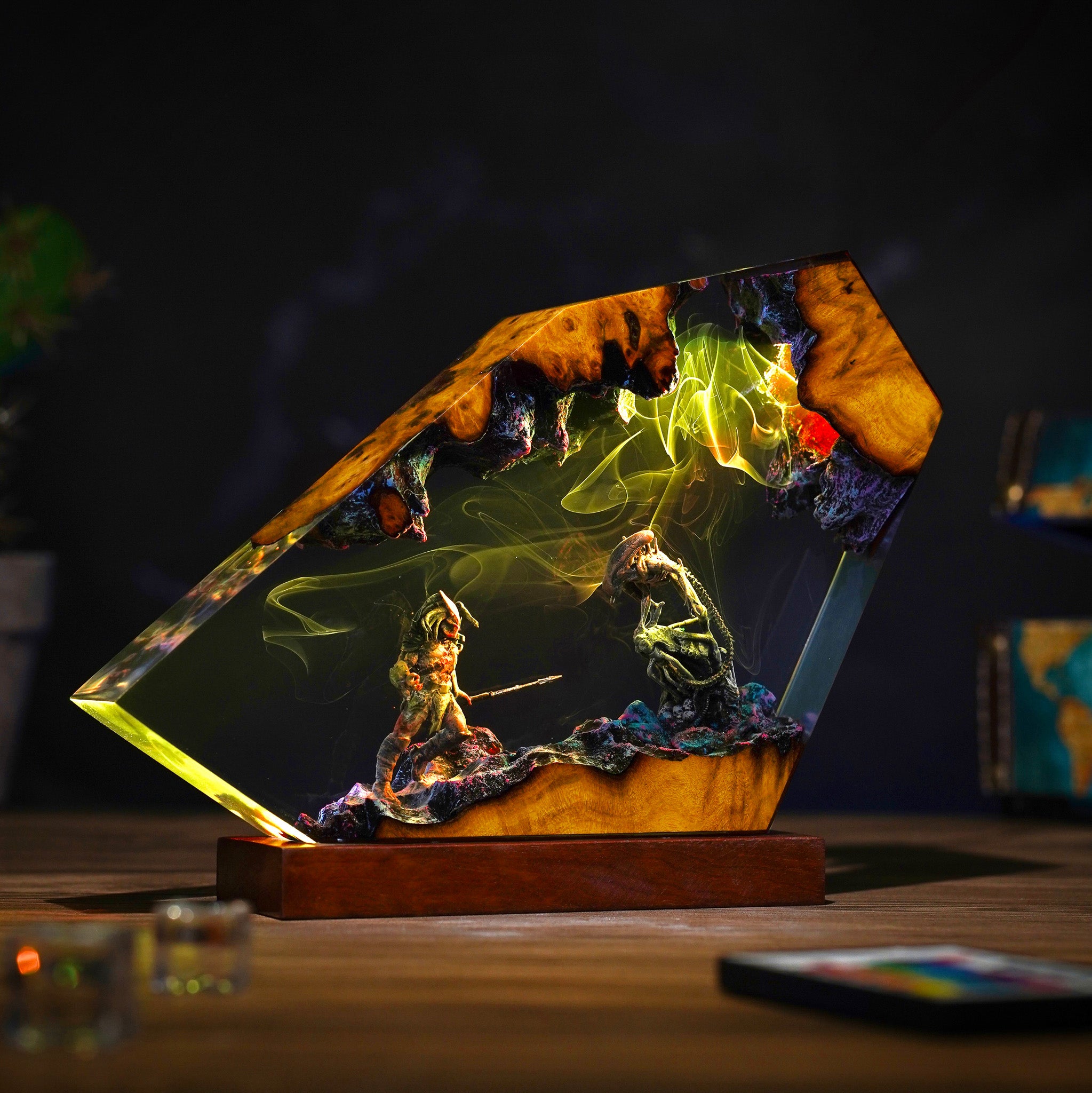 Predator vs Xenomorph Resin Lamp