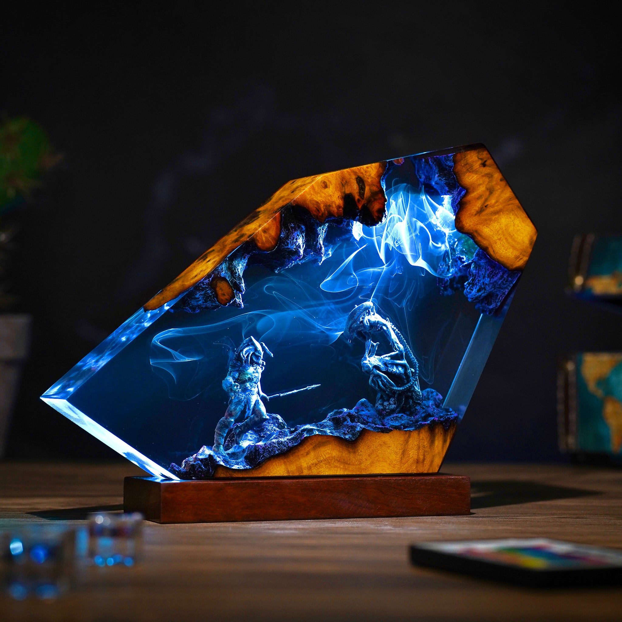 Predator vs Xenomorph Resin Lamp