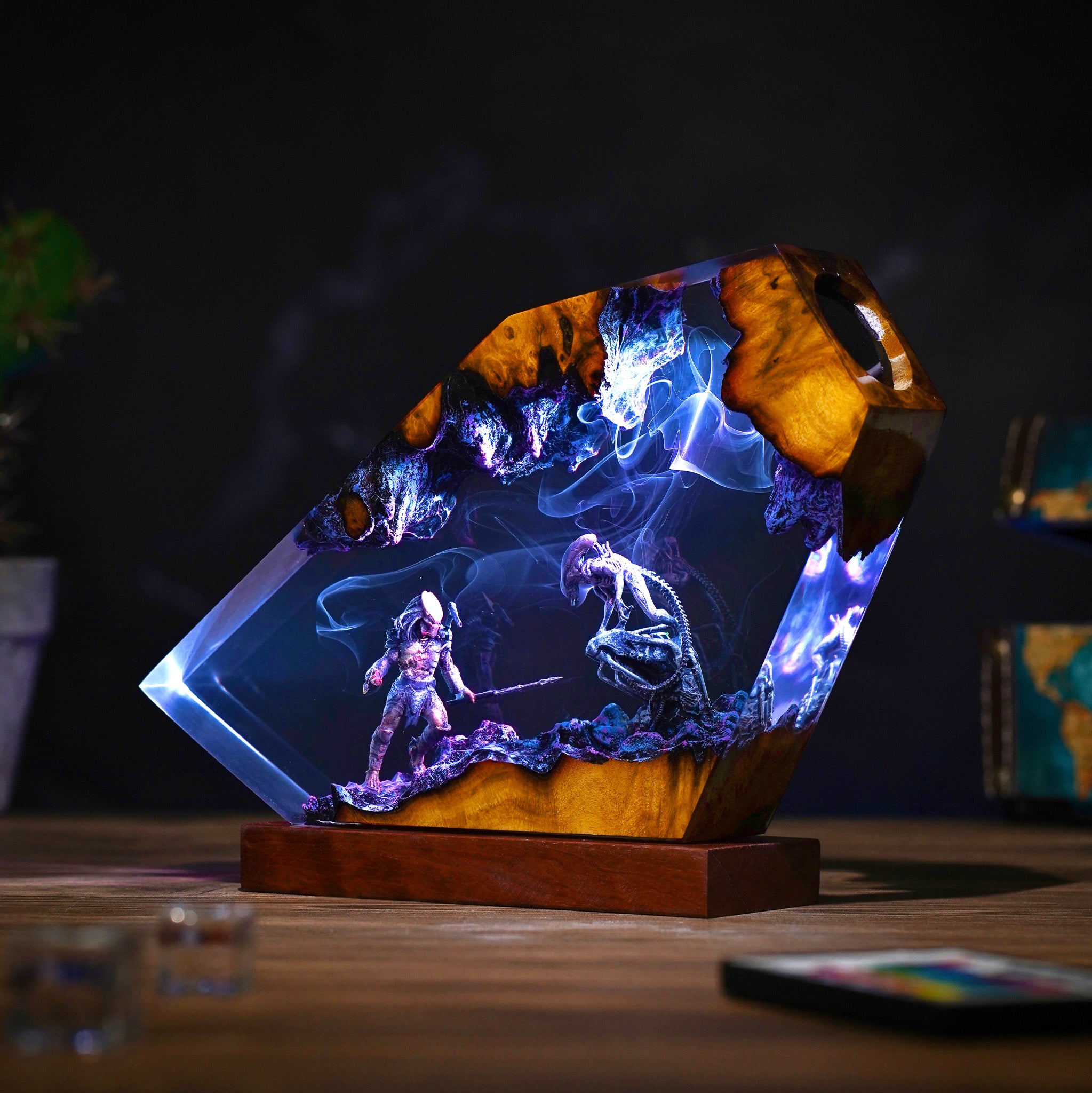 Predator vs Xenomorph Resin Lamp