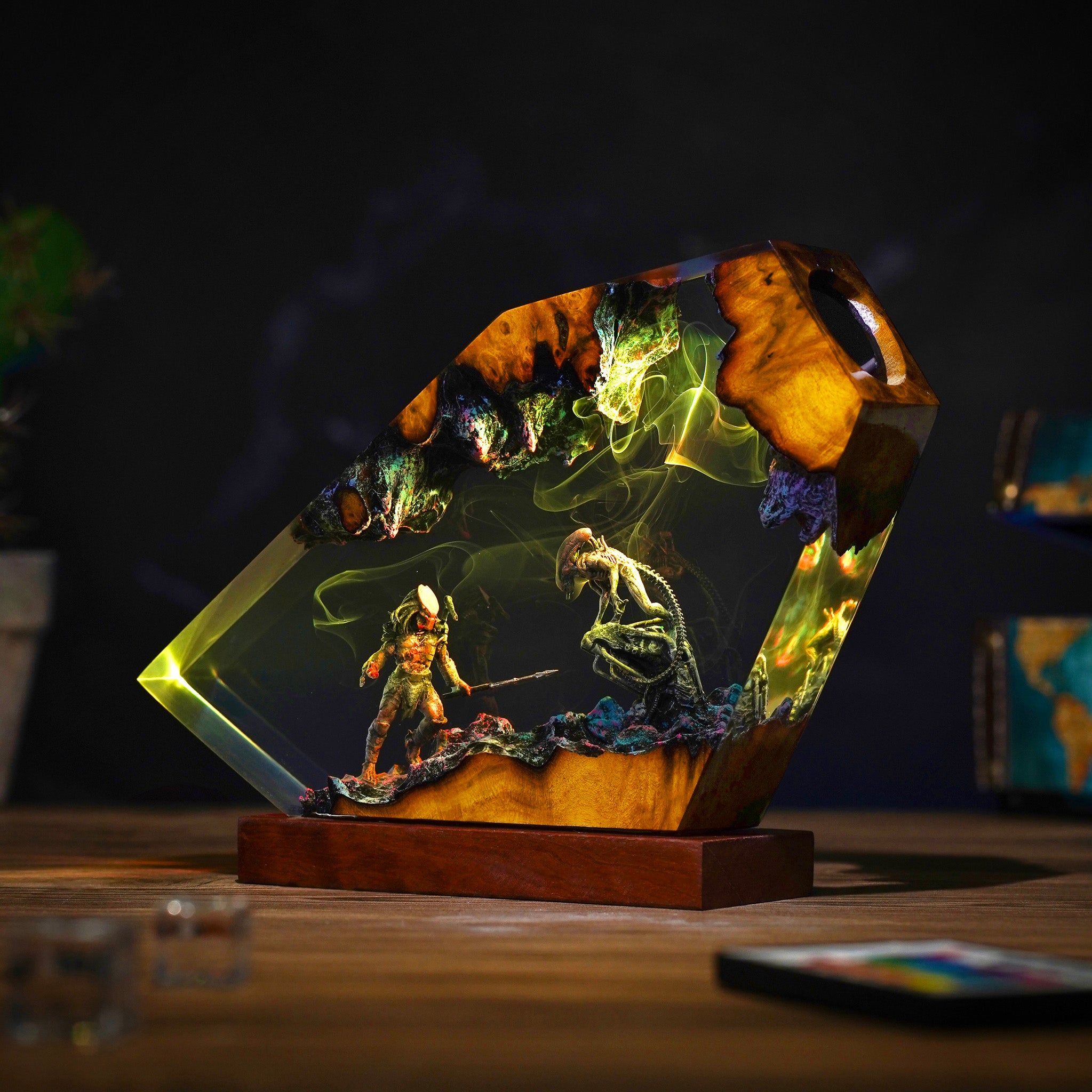 Predator vs Xenomorph Resin Lamp