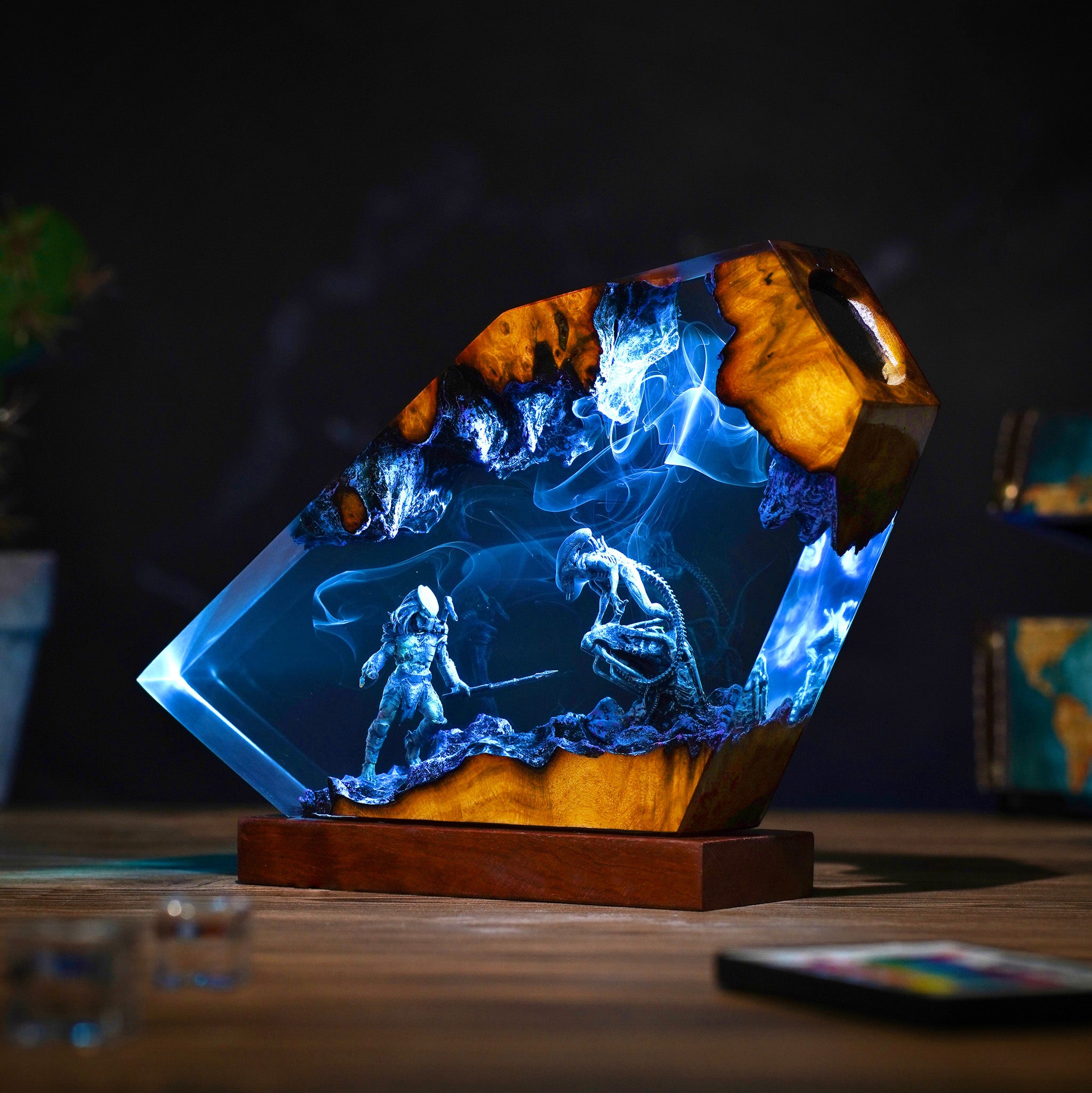 Predator vs Xenomorph Resin Lamp