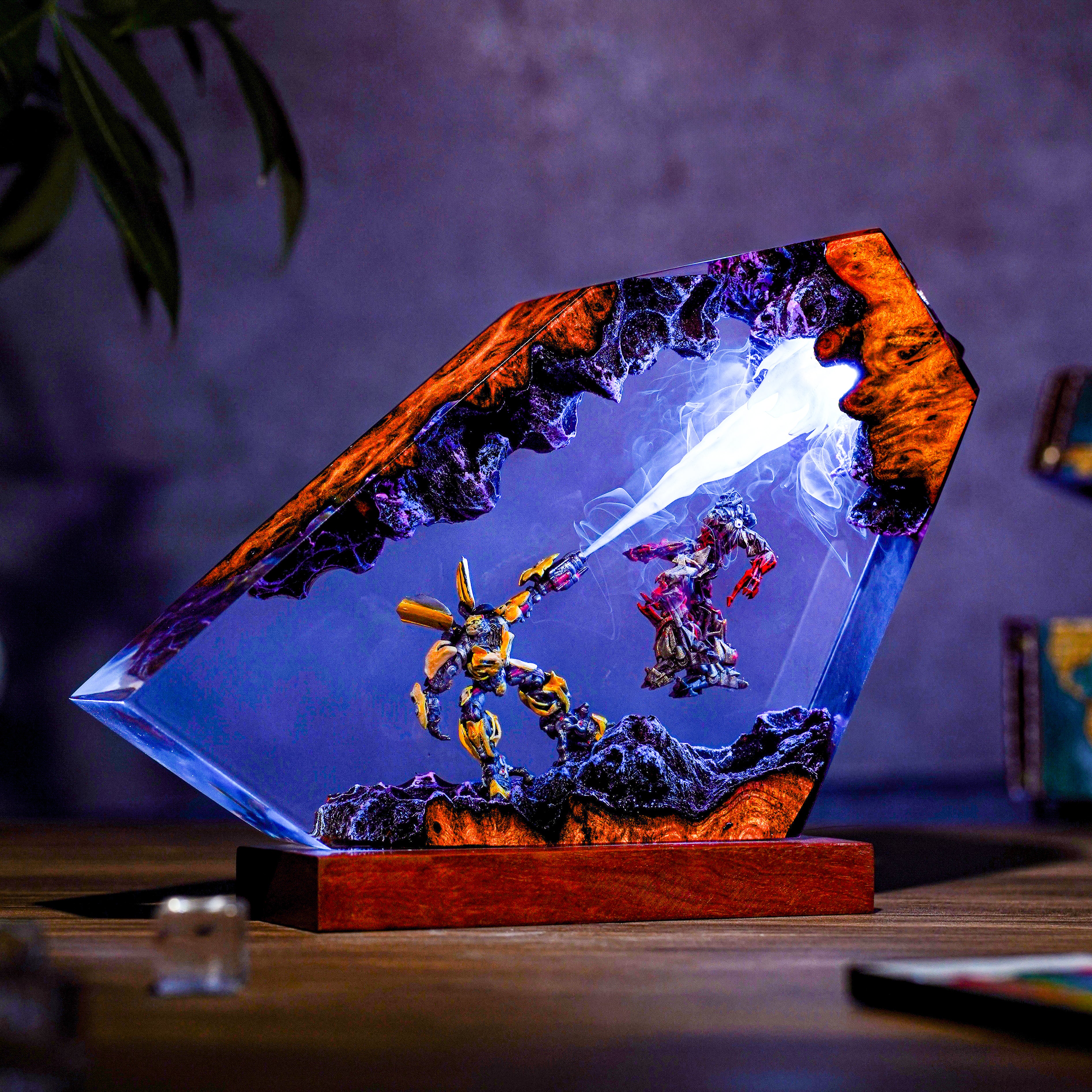 Bumblebee Battle Resin Lamp