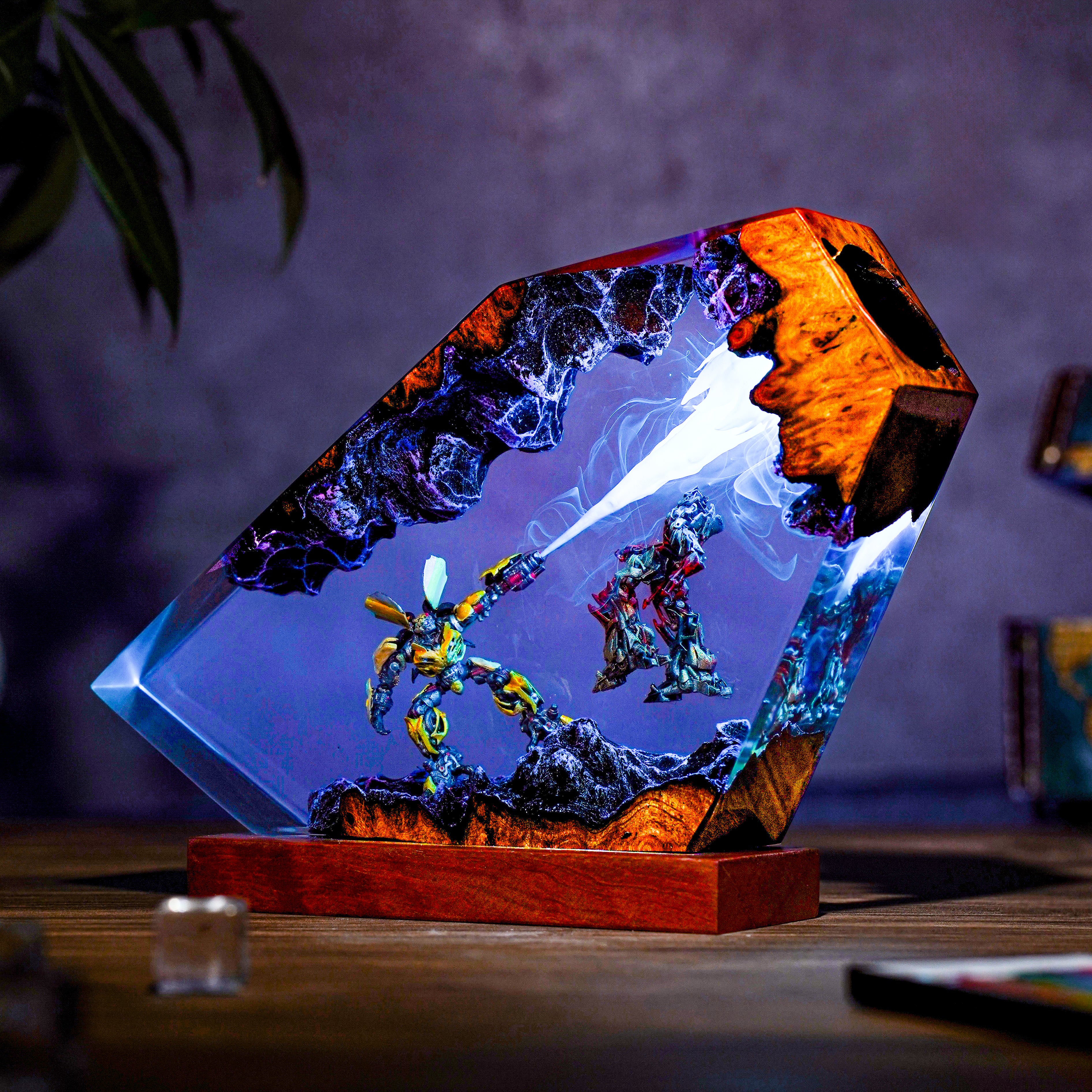 Bumblebee Battle Resin Lamp