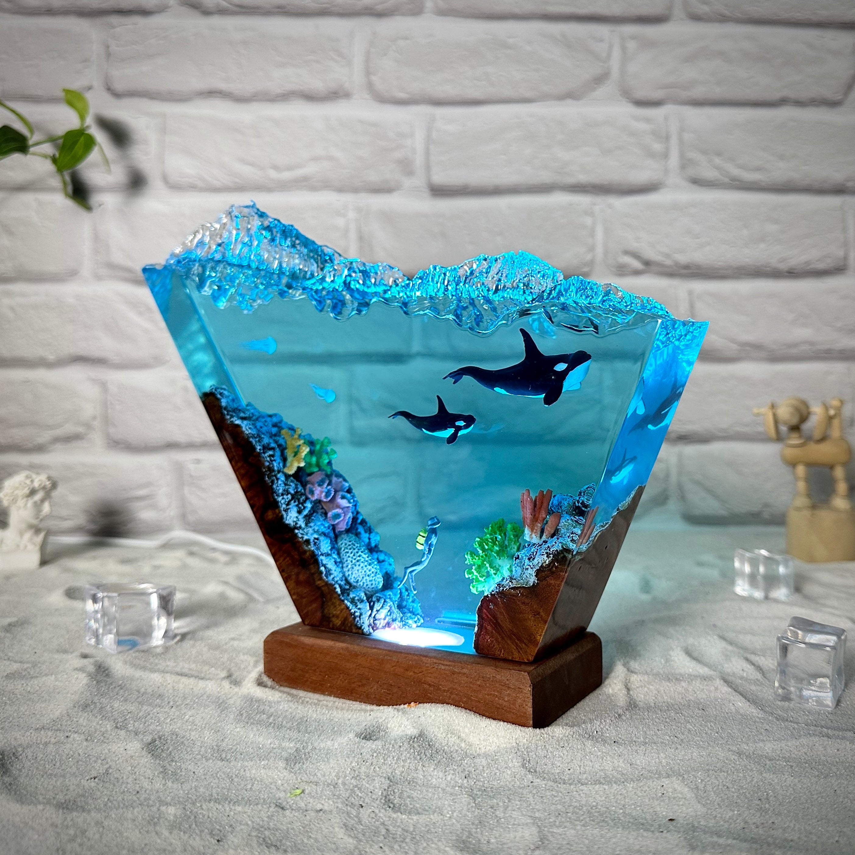 Ocean resin lamps .High wave diver and 2 Orca