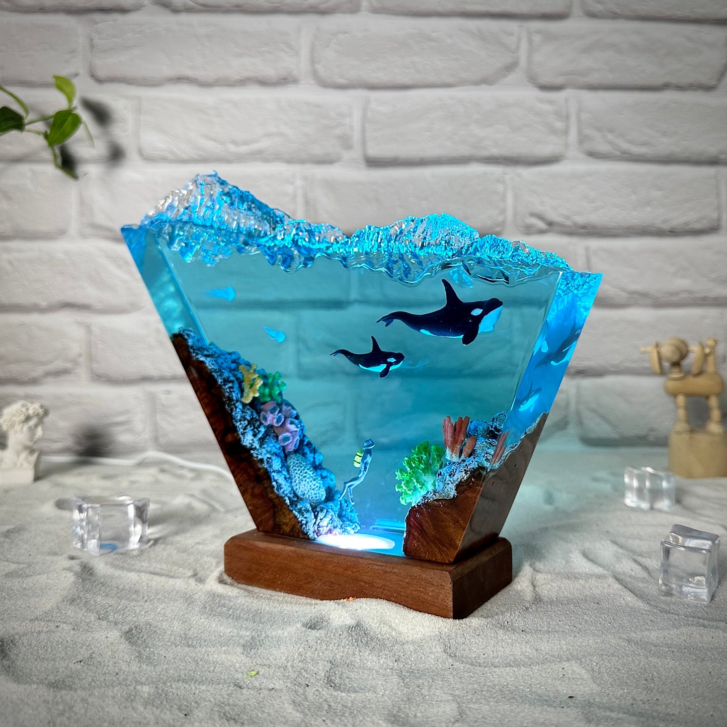Ocean resin lamps .High wave diver and 2 Orca