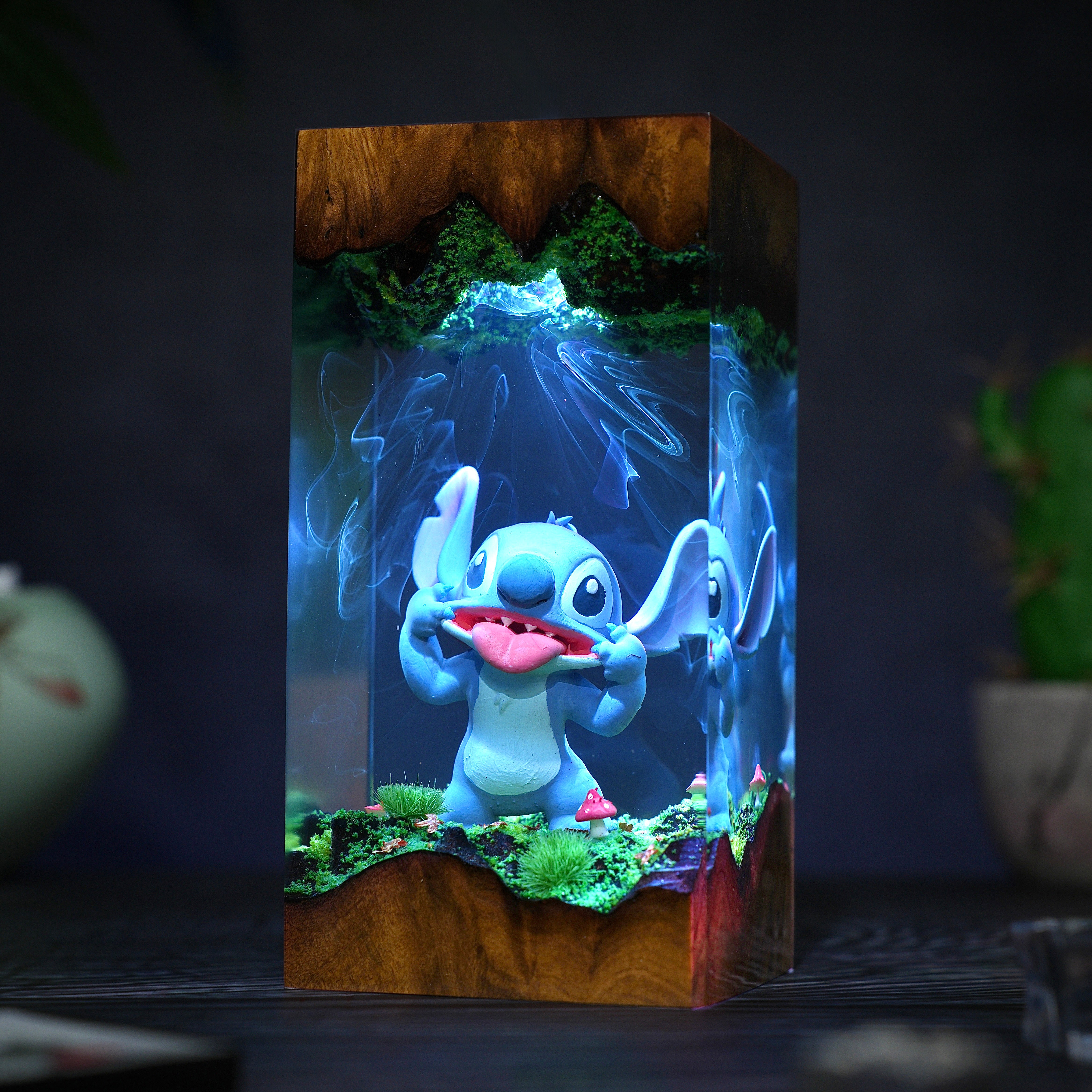 Stich Resin lamp