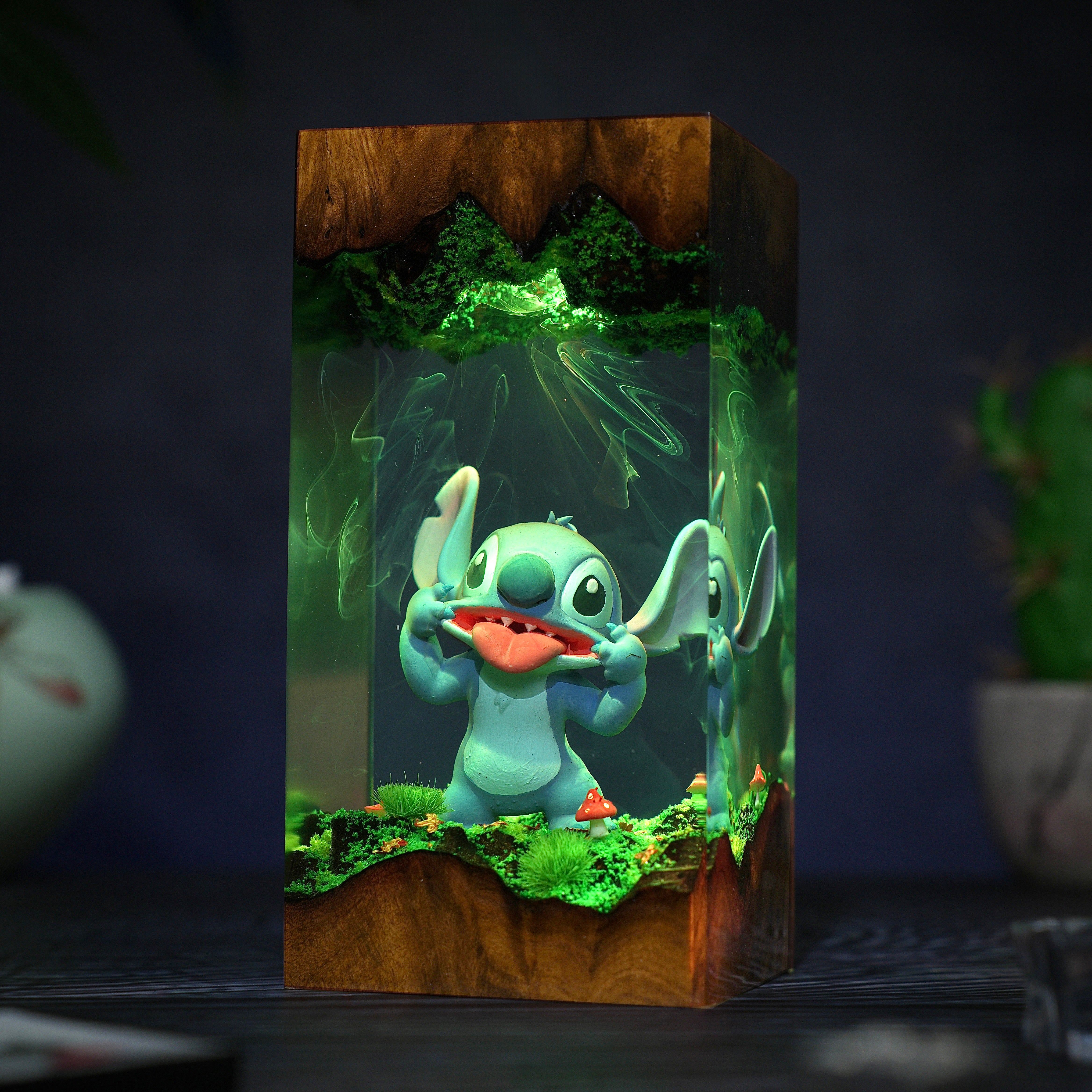 Stich Resin lamp