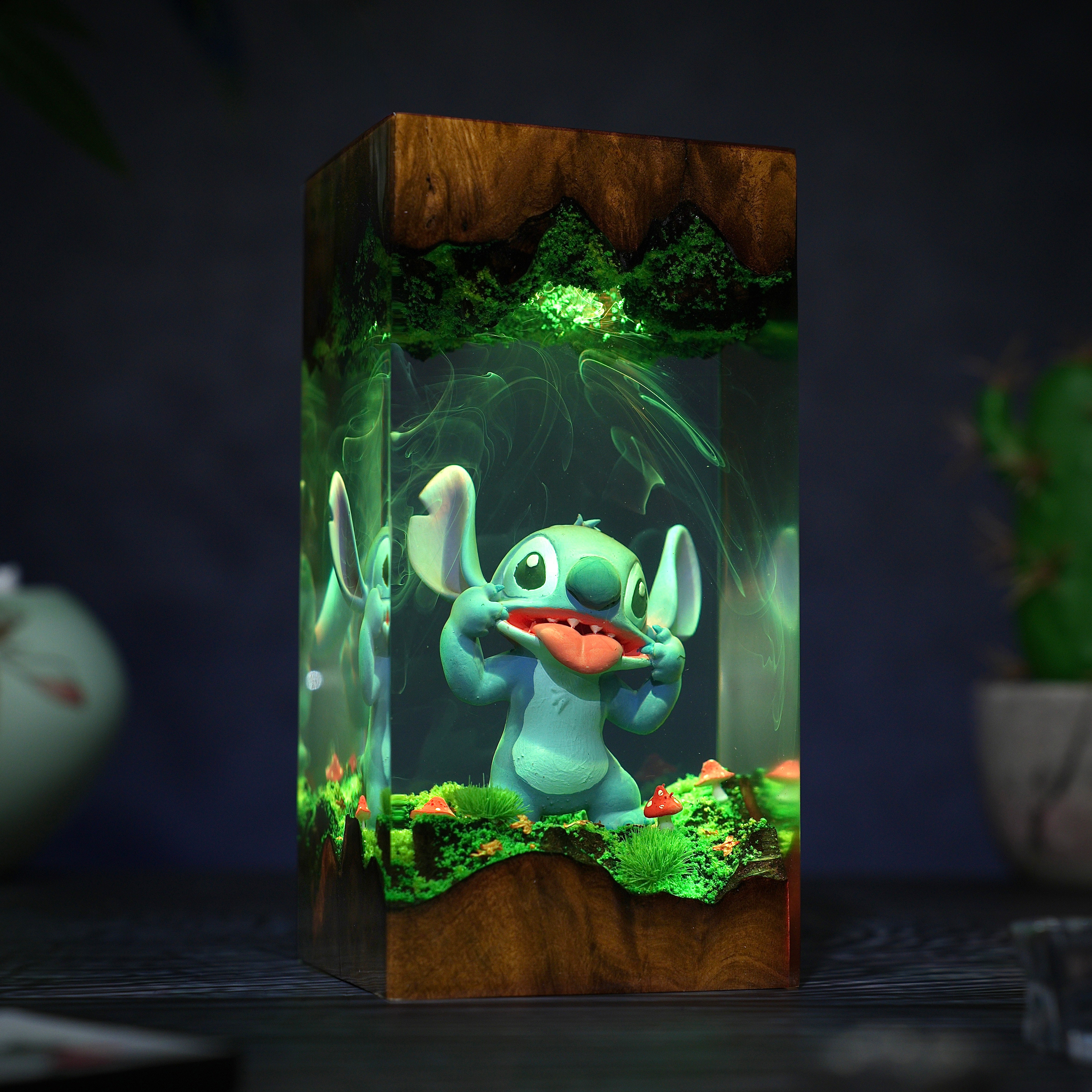 Stich Resin lamp