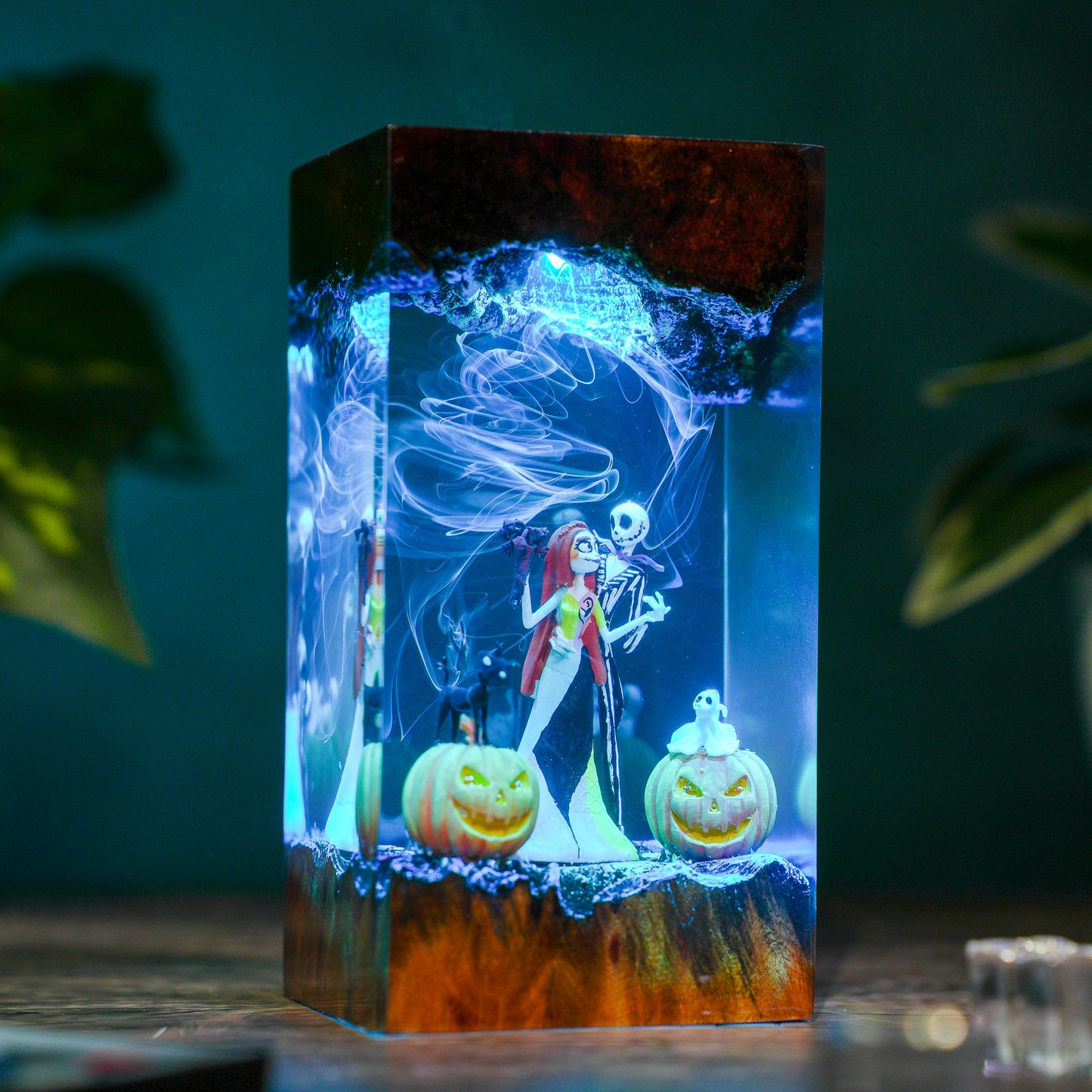The Pumpkin King & Ragdoll: Haunted Love Resin Lamp