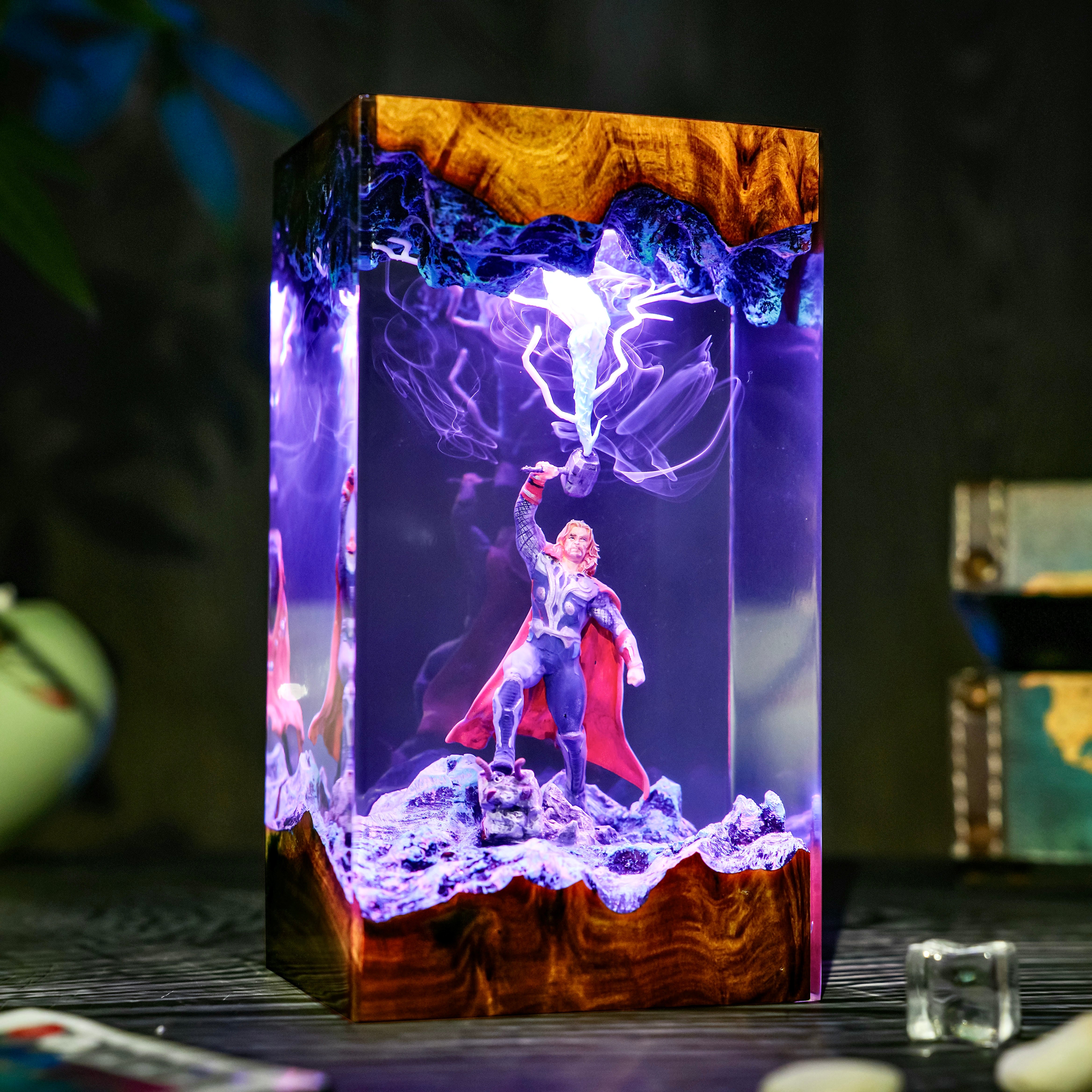 Thor Resin lamp