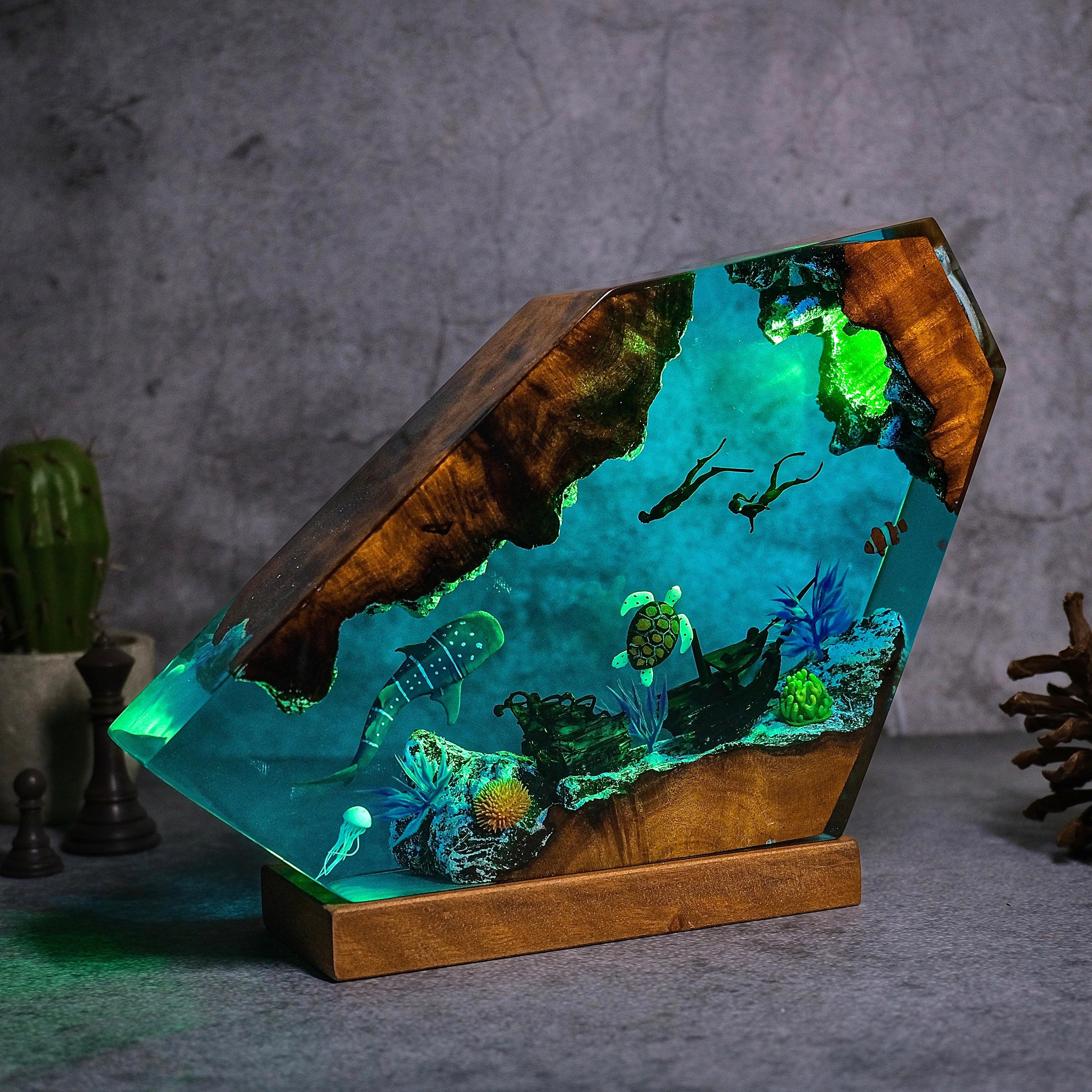 Ocean resin lamps . Sunken boat, Whale shark, turtle and 2 divers