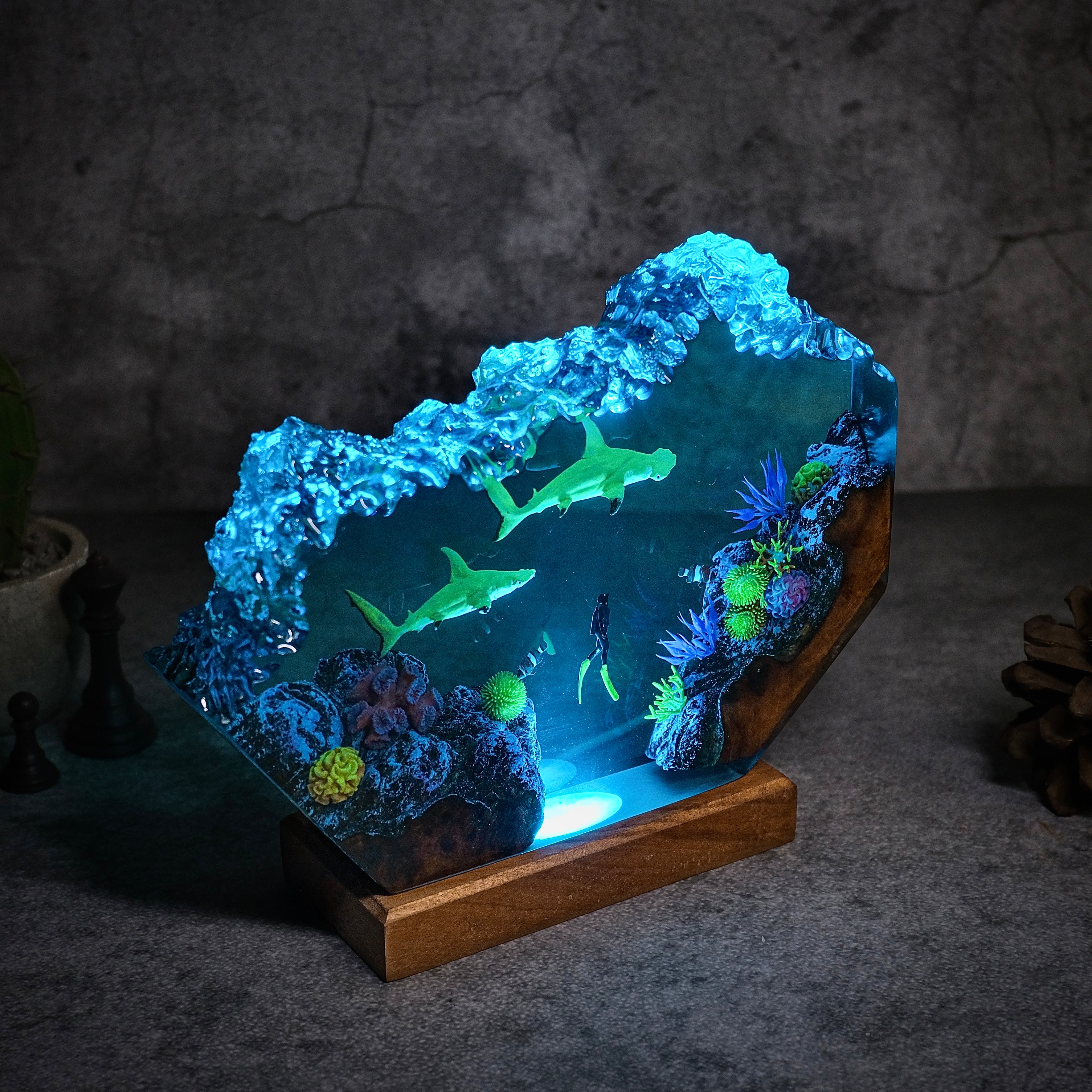 Ocean Fragments, 2 Sphyrna lewini and divers Resin lamp