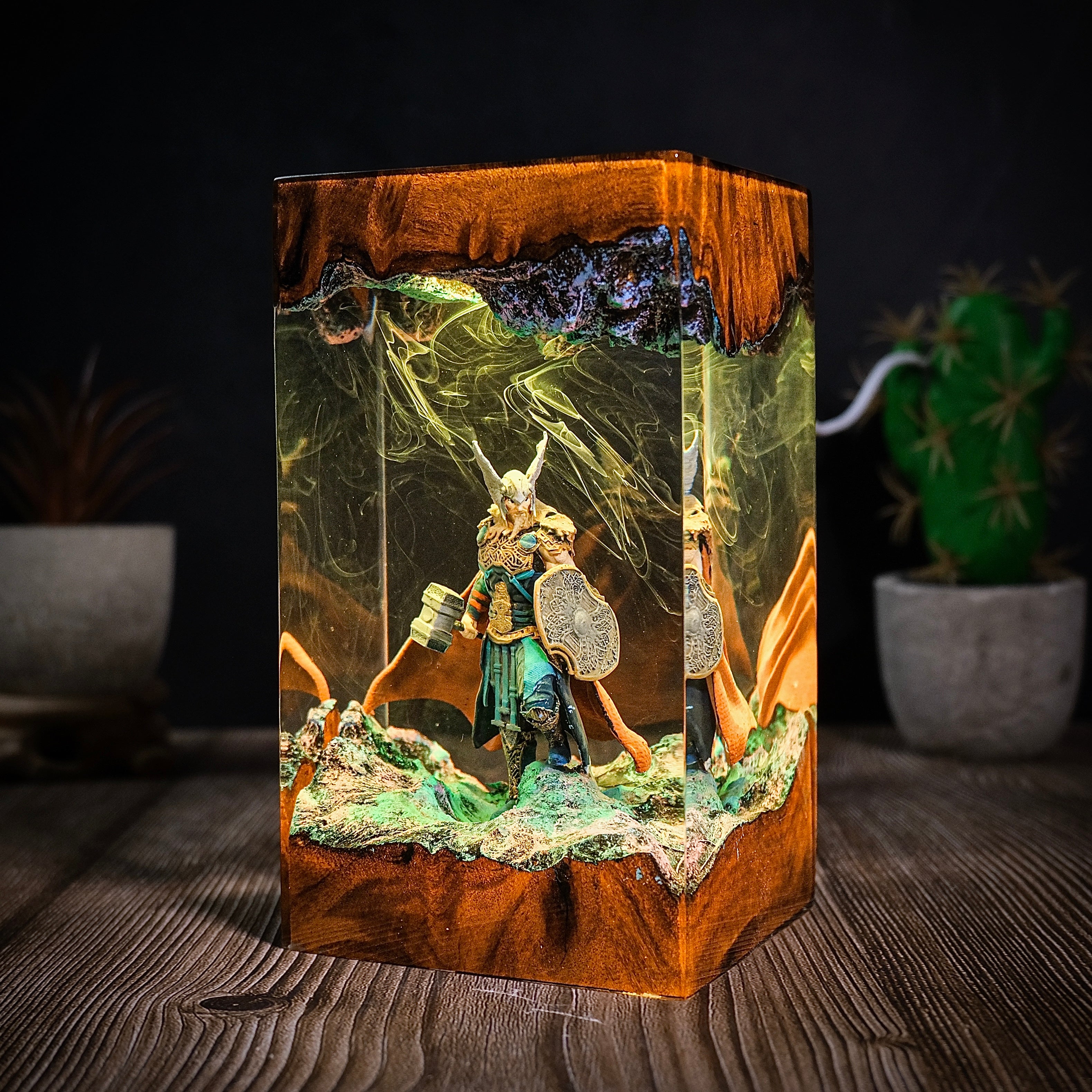 Thor Resin lamp