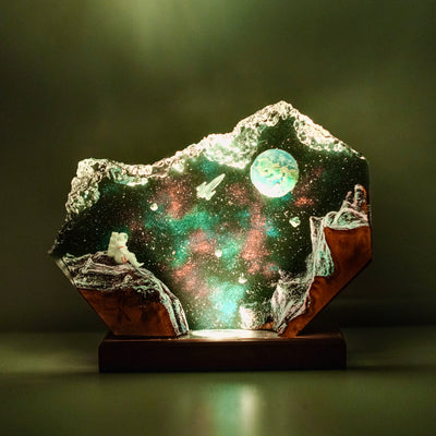 Space Piece. Milky Way, Astronauts and Earth Resin lamp